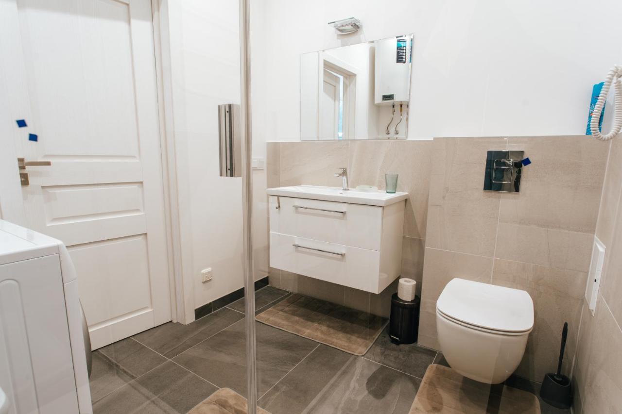 Central Comfort At Hanzas Residence, Stay Near Cafes, Bars, Museums & Esplanade Riga Luaran gambar