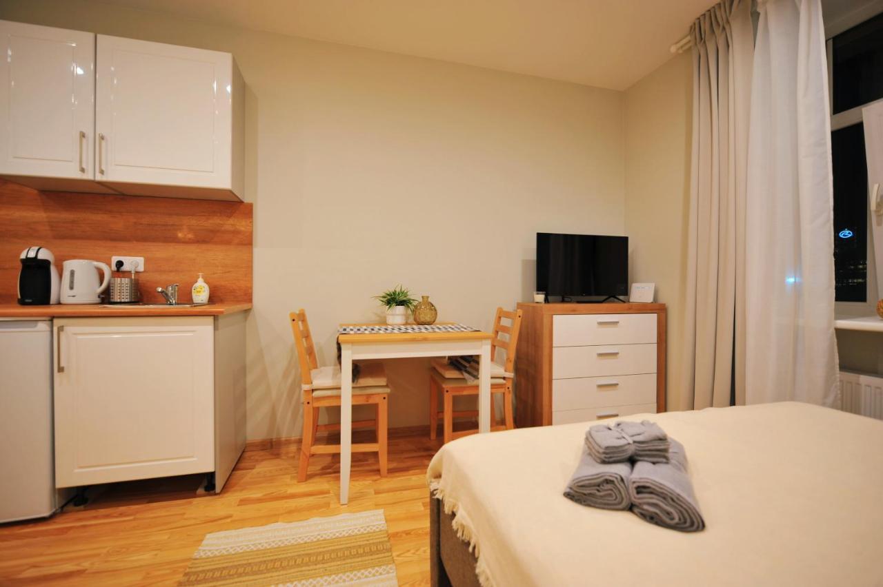 Central Comfort At Hanzas Residence, Stay Near Cafes, Bars, Museums & Esplanade Riga Bilik gambar