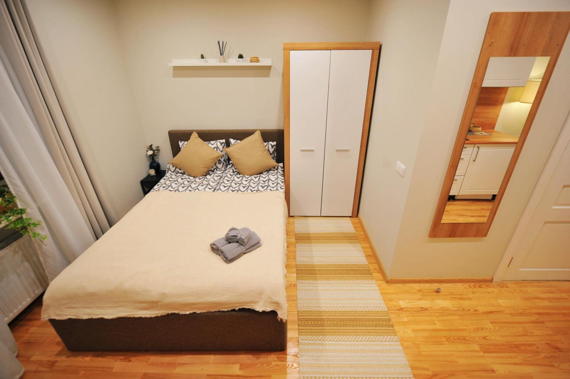 Central Comfort At Hanzas Residence, Stay Near Cafes, Bars, Museums & Esplanade Riga Bilik gambar